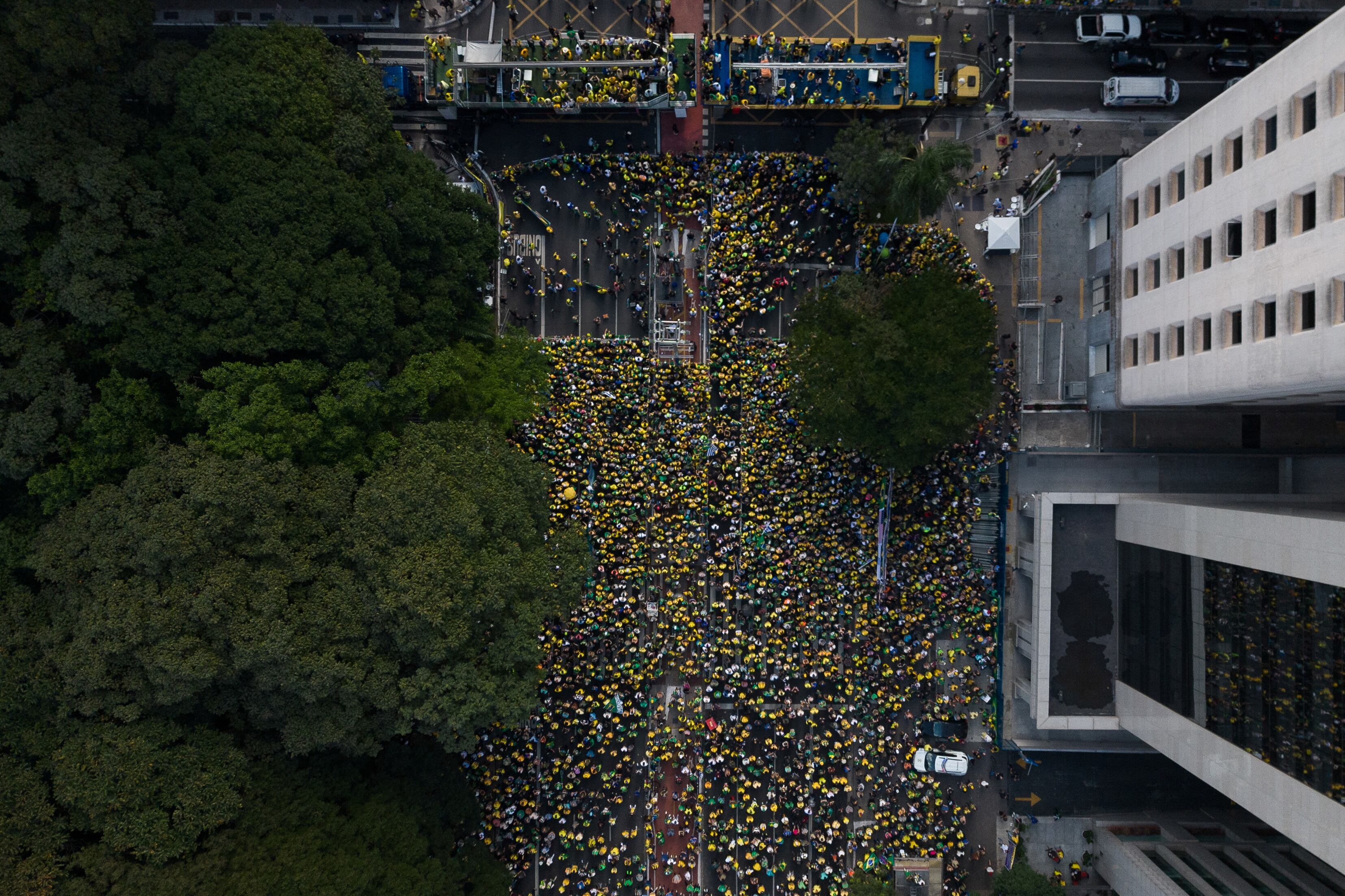 Una vista de dron muestra a personas reunidas en apoyo al expresidente brasileño Jair Bolsonaro, antes de su juicio en el Supremo Tribunal Federal, en Sao Paulo, Brasil, el 29 de junio de 2025 (REUTERS/Jean Carniel)