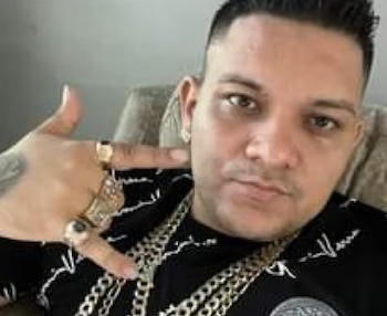 Los sospechosos son vinculados con un presunto grupo criminal relacionado con alias “Coco Guácimo”, quien murió recientemente durante un operativo en el que también fue detenido alias “Diablo”.