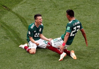 Foto de archivo del futbolista mexicano Hirving Lozano celebrando con Jesus Gallardo tras marcarle a Alemania en el Mundial de Rusia 2018.
Jun 17, 2018
REUTERS/Christian Hartmann