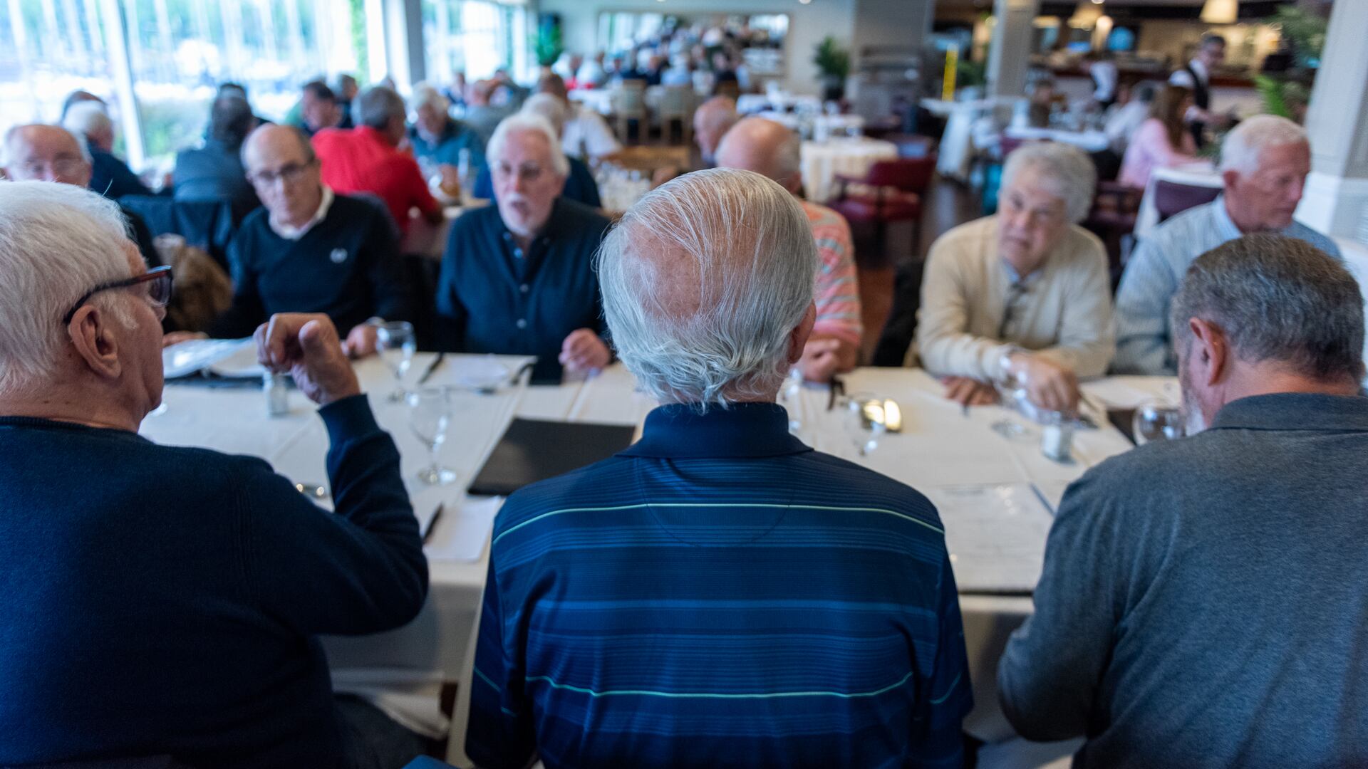 Se quejan de la discriminación por edad y creen que los jóvenes se beneficiarían de su experiencia