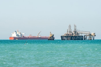 El actual escenario confirma que el combustible sigue siendo uno de los principales determinantes de la competitividad logística a nivel global (Foto: Shutterstock)