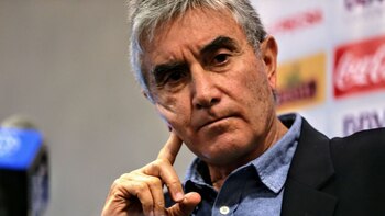 Juan Carlos Oblitas salió al frente tras la detención de Agustín Lozano, presidente de la FPF.