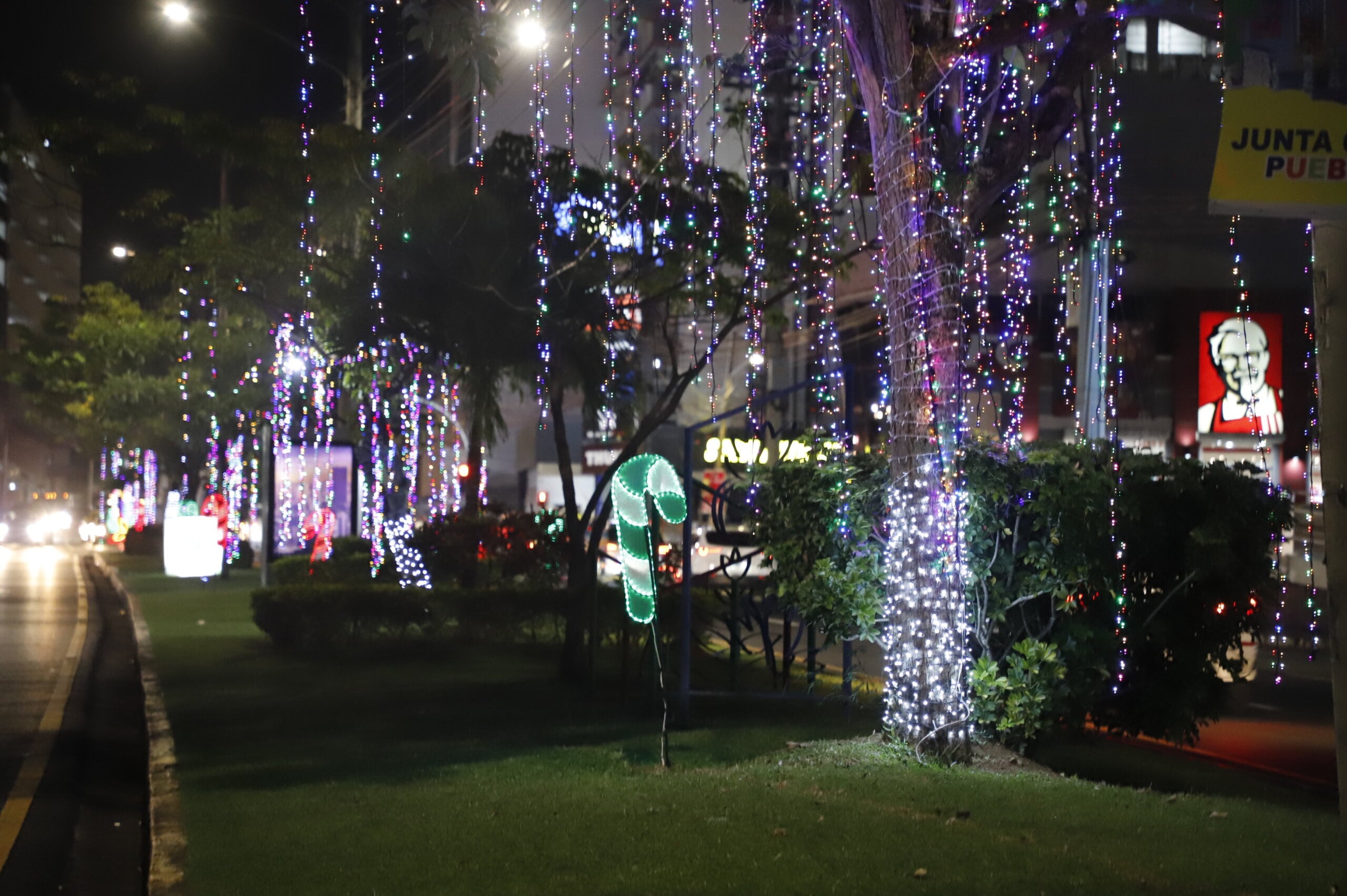 El contrato de alumbrado navideño fue adjudicado por $3,299,893 para iluminar 35 espacios públicos distribuidos en los 26 corregimientos del distrito de Panamá. Tomada del Municipio de Panamá