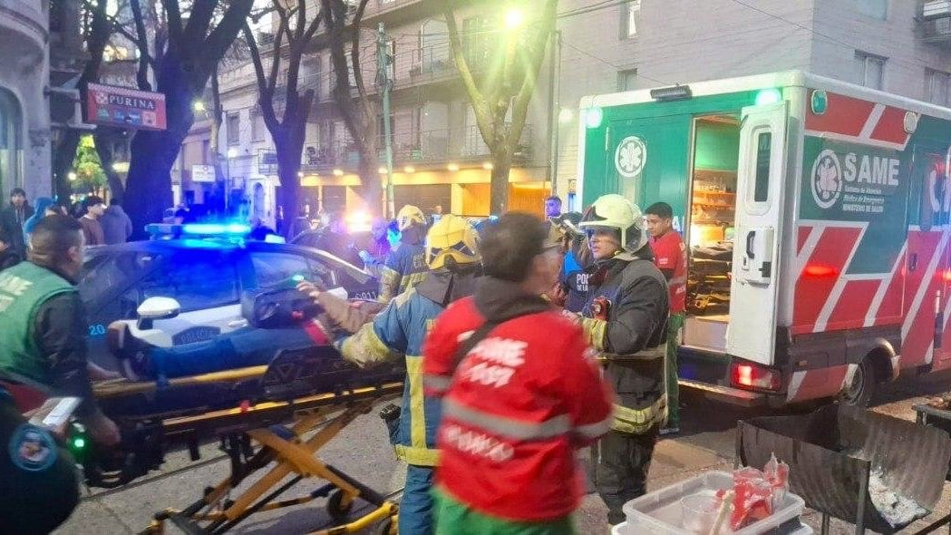 Un tren de carga chocó con un colectivo en el barrio porteño de La Boca: siete personas heridas fueron hospitalizadas