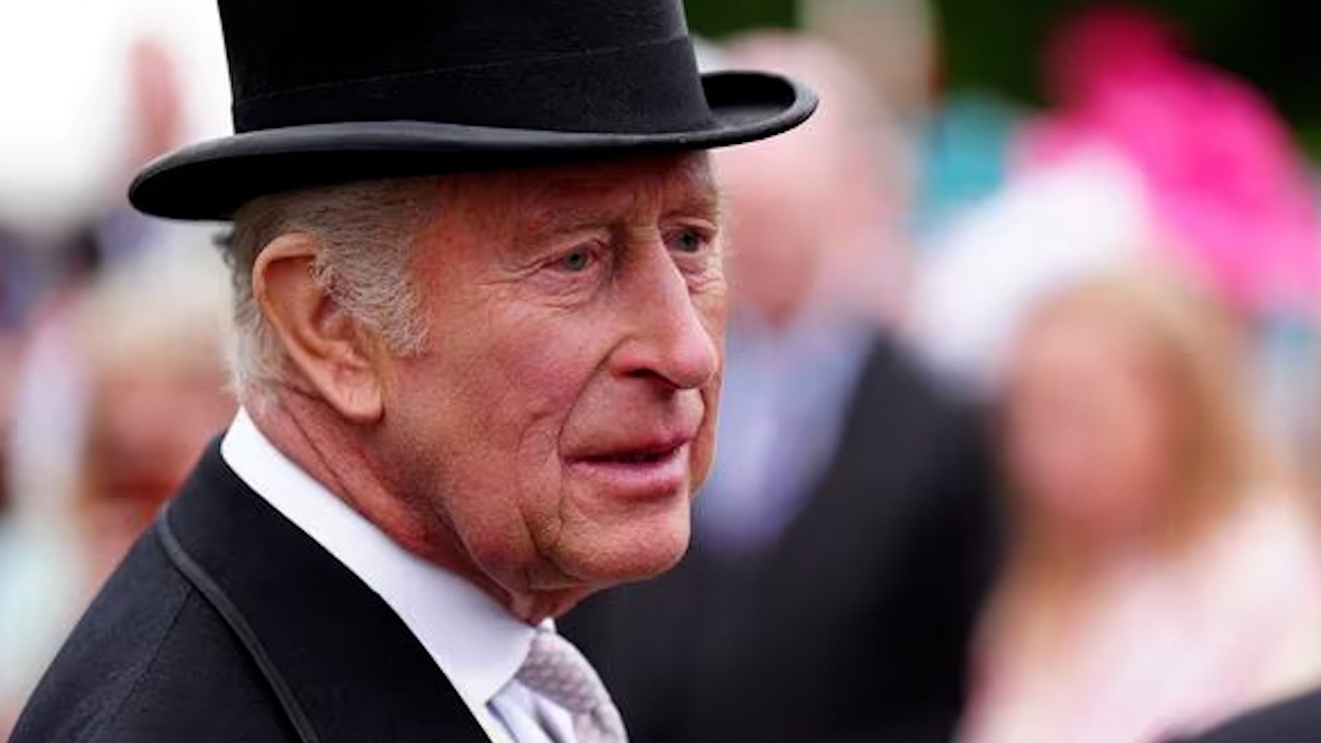 El rey Carlos III y la familia real británica incrementó el uso de helicópteros como alternativa al tren real para sus desplazamientos oficiales (foto: REUTERS)