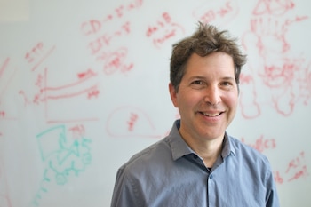 El biólogo computacional David Baker,