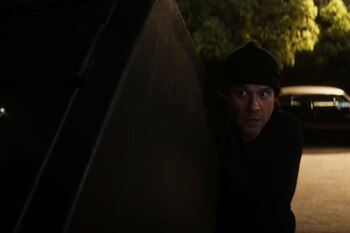 El tráiler inicia con Rand