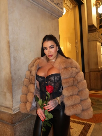 Las autoridades de Dubái investigan la muerte de la influencer brasileña Kauana Bilhar tras una caída desde el piso 27 del edificio donde vivía (Créditos: @kauanabilhar/Instagram)