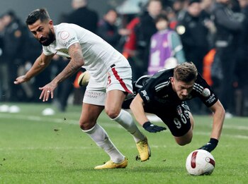 Galatasaray y Besiktas disputan uno