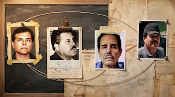 Cuatro fotografías de Ismael 'El Mayo' Zambada en orden cronológico, fijadas con chinchetas, cinta y un clip a un pizarrón y papeles envejecidos con anotaciones.