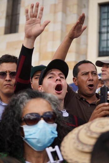 La gente espera la ceremonia
