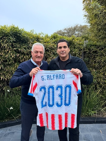 Gustavo Alfaro seguirá siendo el entrenador de Paraguay hasta 2030