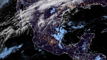 Mapa que muestra vía satélite a México con el Frente Frío 39 en el norte