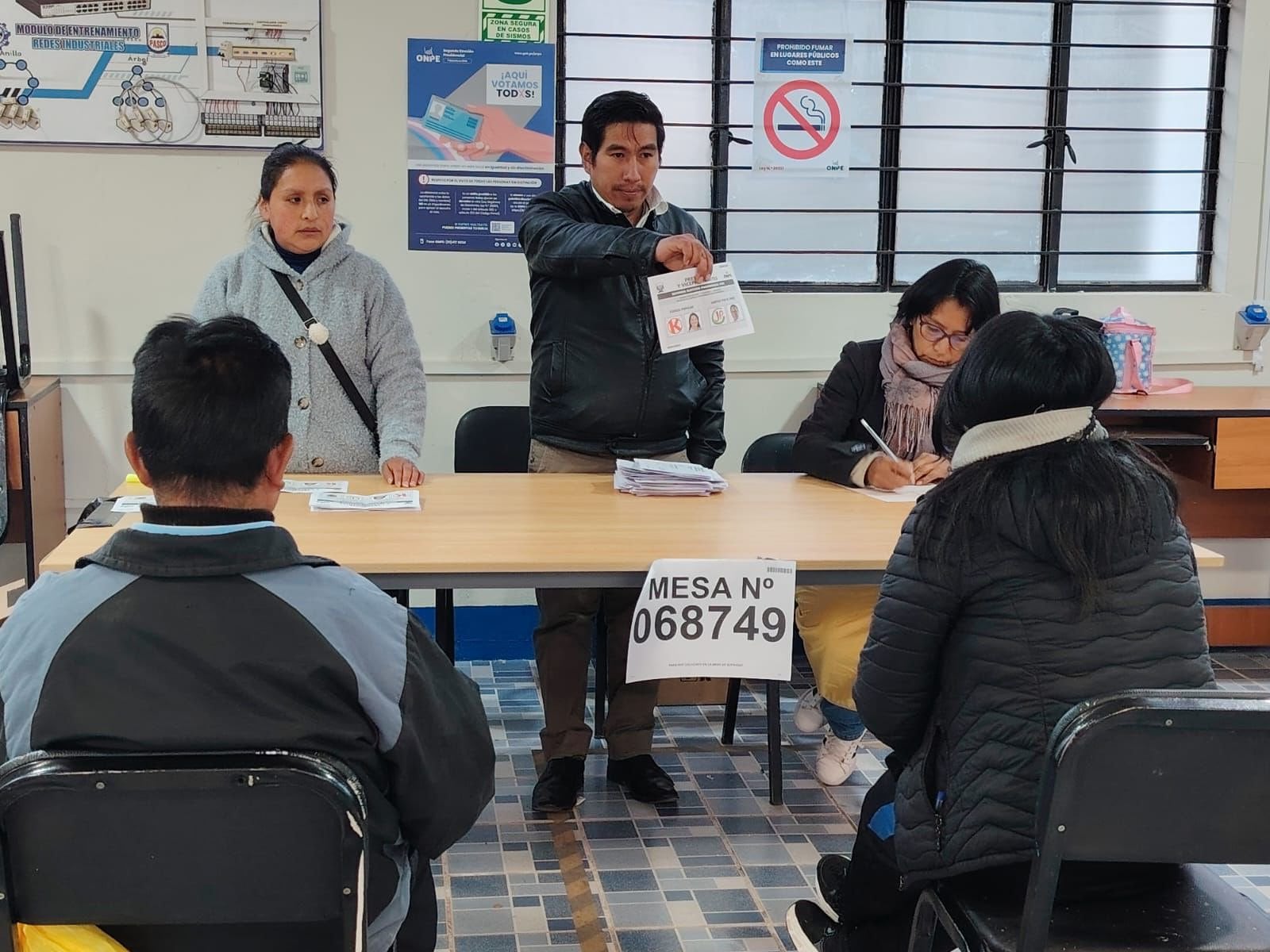 Los pasos que siguen los miembros de mesa después de las 5:00 p.m.| Foto: ONPE