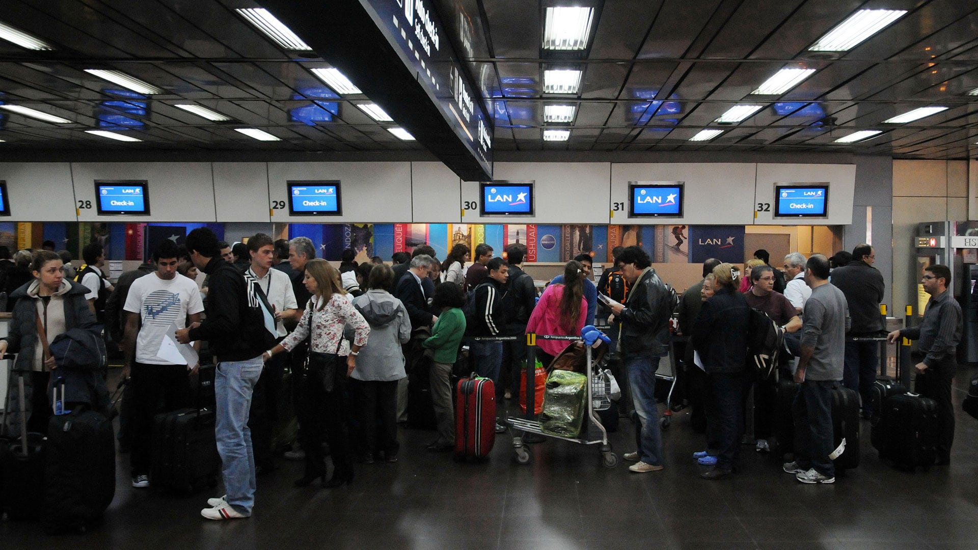 Por cada visitante internacional que arribó al país, 2,1 argentinos viajaron al exterior (NA)