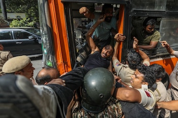 El partido de las "cucarachas" continúan sus movilizaciones en la India para manifestarse en contra de la Comisión Electoral (EFE/EPA/VIJAY PANDEY)