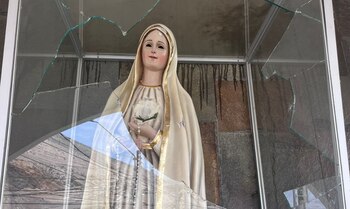 Profanan imagen de la Virgen