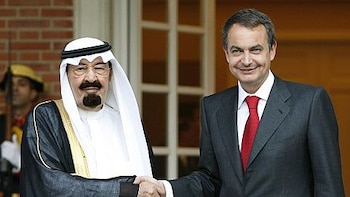 Zapatero asegura que las joyas que encontraron en su caja fuerte fueron un regalo del monarca saudí en 2007: por qué le beneficia que sea esa fecha