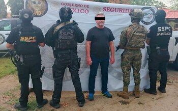 El operativo incluye cinco cateos en municipios estratégicos, con el aseguramiento de armas, vehículos y equipo táctico