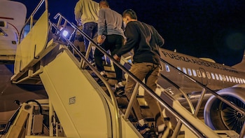 Colombia reanuda los vuelos de