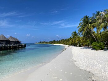 ARCHIVO - Una playa de la isla Kuredu, en las Maldivas. Foto: Philipp Herder/dpa