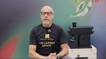 Graciano Cruz Landero, productor de Los Lajones Bambú, comentó que participará en el Best of Panama 2026 con un Geisha Lavado, un Geisha Natural y un Pacamara, cultivados a unos 2.000 metros sobre el nivel del mar. Aseguró que las condiciones climáticas de la cosecha favorecieron cafés con perfiles de mayor dulzura. Cortesía