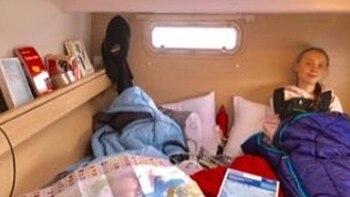 Dentro del catamarán donde actualmente