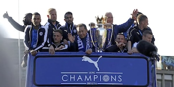 Leicester City se coronó campeón de la Premier League, siendo apenas el sexto club en lograrlo desde 1992 (REUTERS)