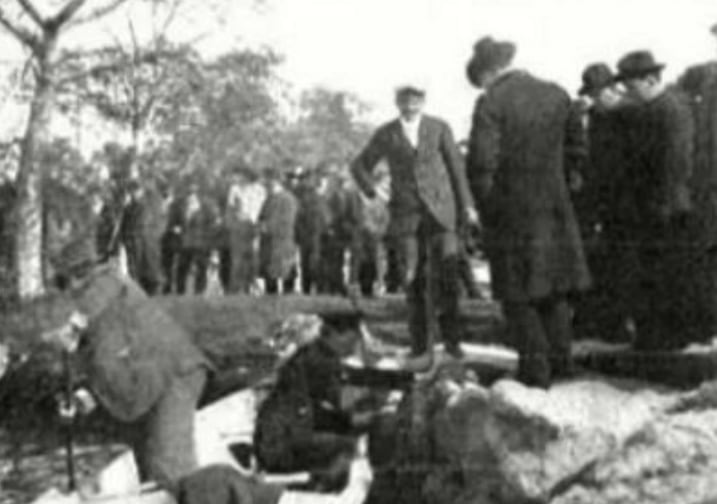 La policía rastreó la procedencia de la bolsa y el alambre hasta una forrajería en Palermo, lo que permitió avanzar en la investigación (Infobae en Vivo)