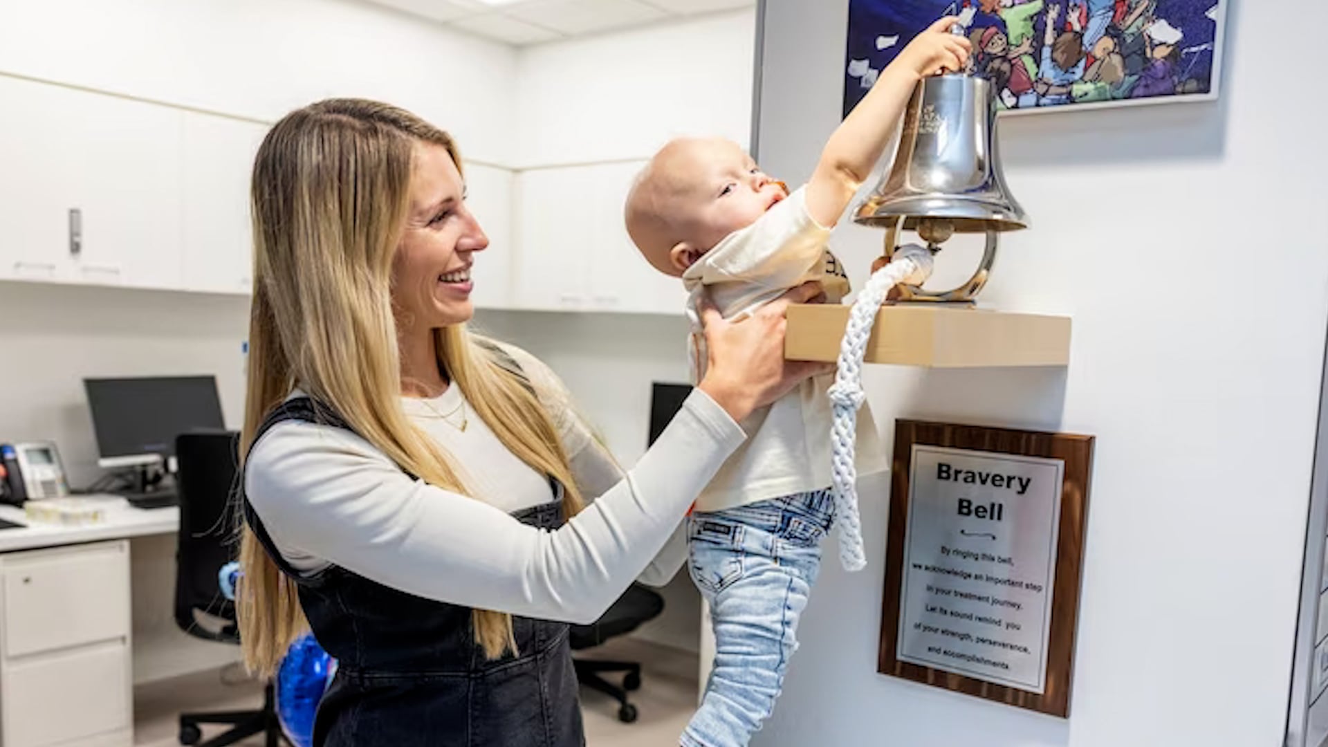La Campana de la Valentía simboliza el fin del tratamiento oncológico (Cleveland Clinic)