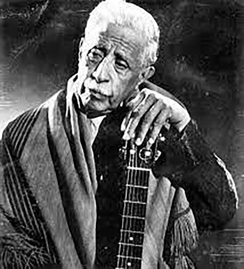 Este hombre es el músico