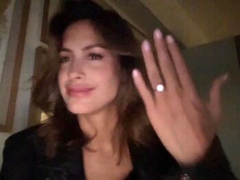 Milett Figueroa orgullosa del anillo