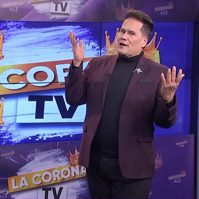 El presentador Ariel Osorio dio a conocer los posibles motivos detrás de la separación de Arlejandro Estrada y Dominica Duque - crédito @lacoronatv/Instagram