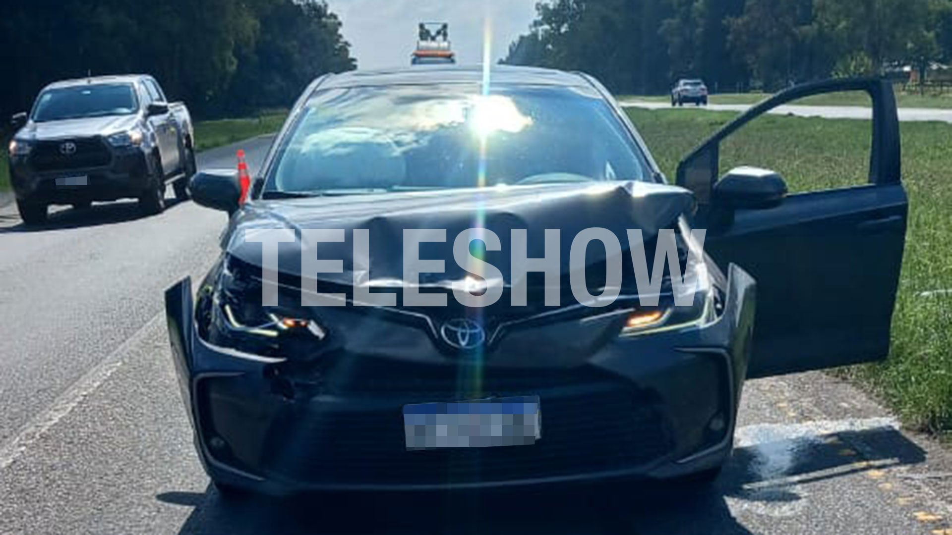 El toyota fue el que más daños recibió ya que quedó en el medio de los dos autos