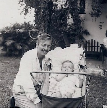 Pepe Cibrián Campoy bebé junto