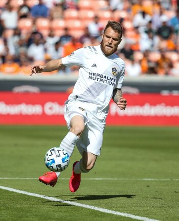 Katai, de 29 años, juega