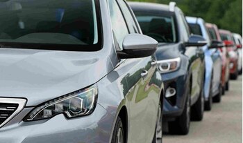 Atasco, vehículos. Foto de Archivo.