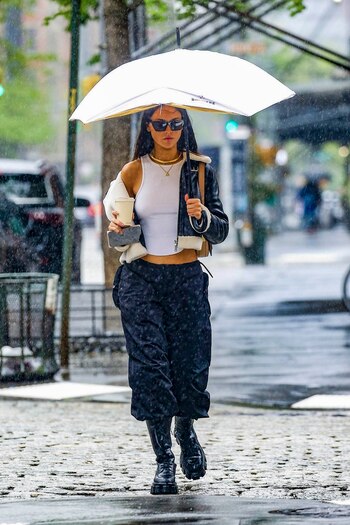 Eiza Gonzalez salió a pasear