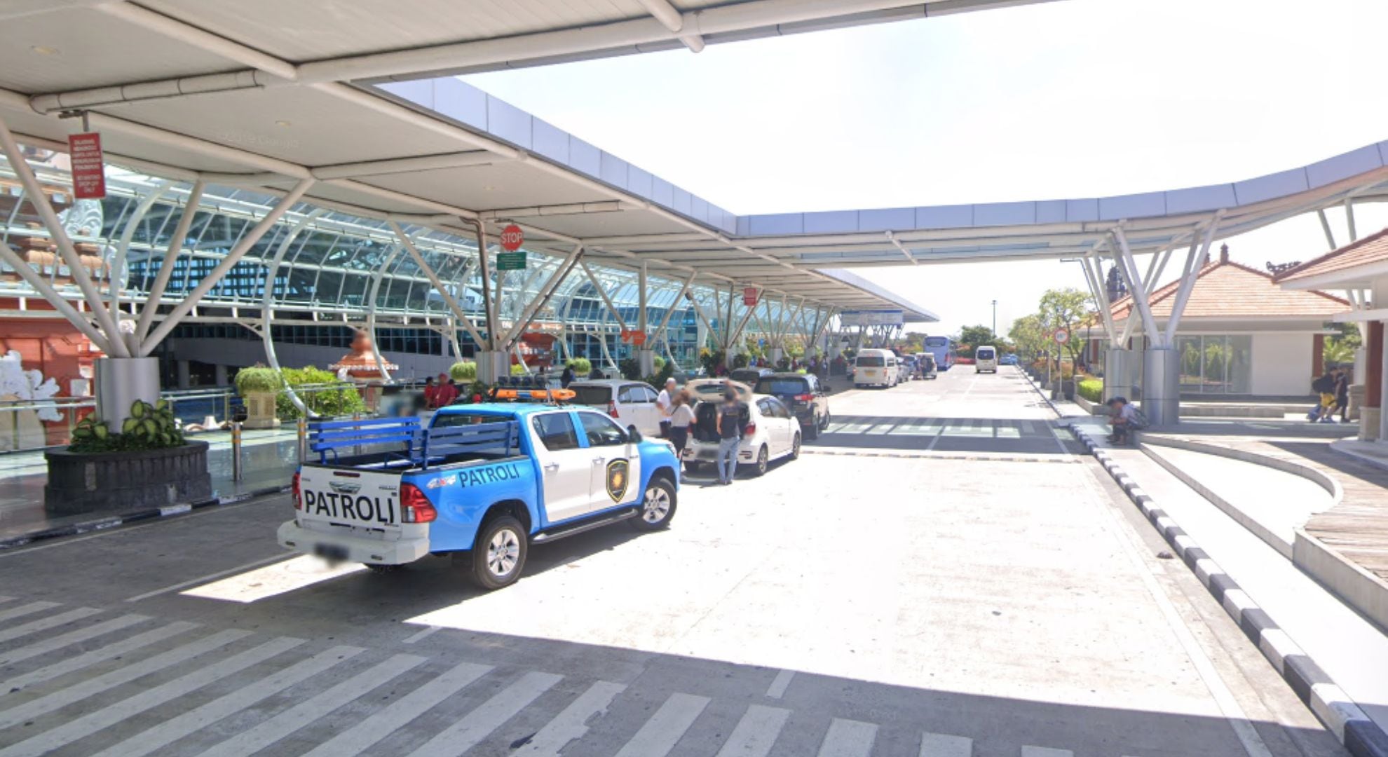 La mujer detenida poco después de que arribara al aeropuerto