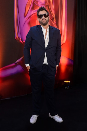 Guillermo Aquino vistió un traje