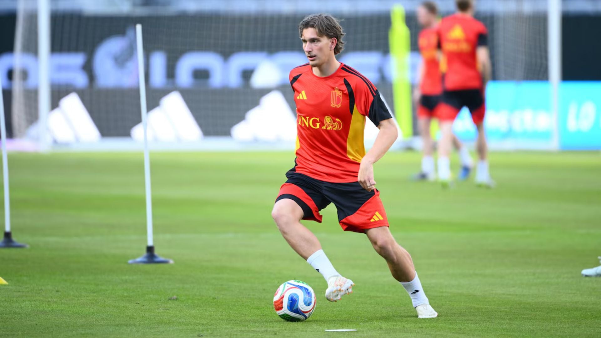 Mika Godts ha quedado excluido de la lista final de Bélgica para el Mundial 2026. - Crédito: VKA