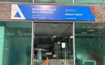 Cay贸 una red narco familiar de San Lorenzo: seis detenidos y un b煤nker con coloridos murales sobre riqueza - Image 2