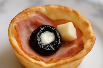 El relleno combina jamón crudo,