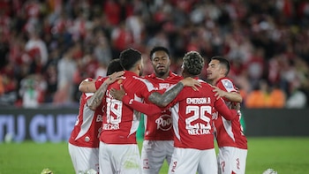 Así fue el banderazo de los hinchas de Santa Fe en Brasil durante la previa del partido ante Vasco Da Gama: Daniel Torres dio estas palabras