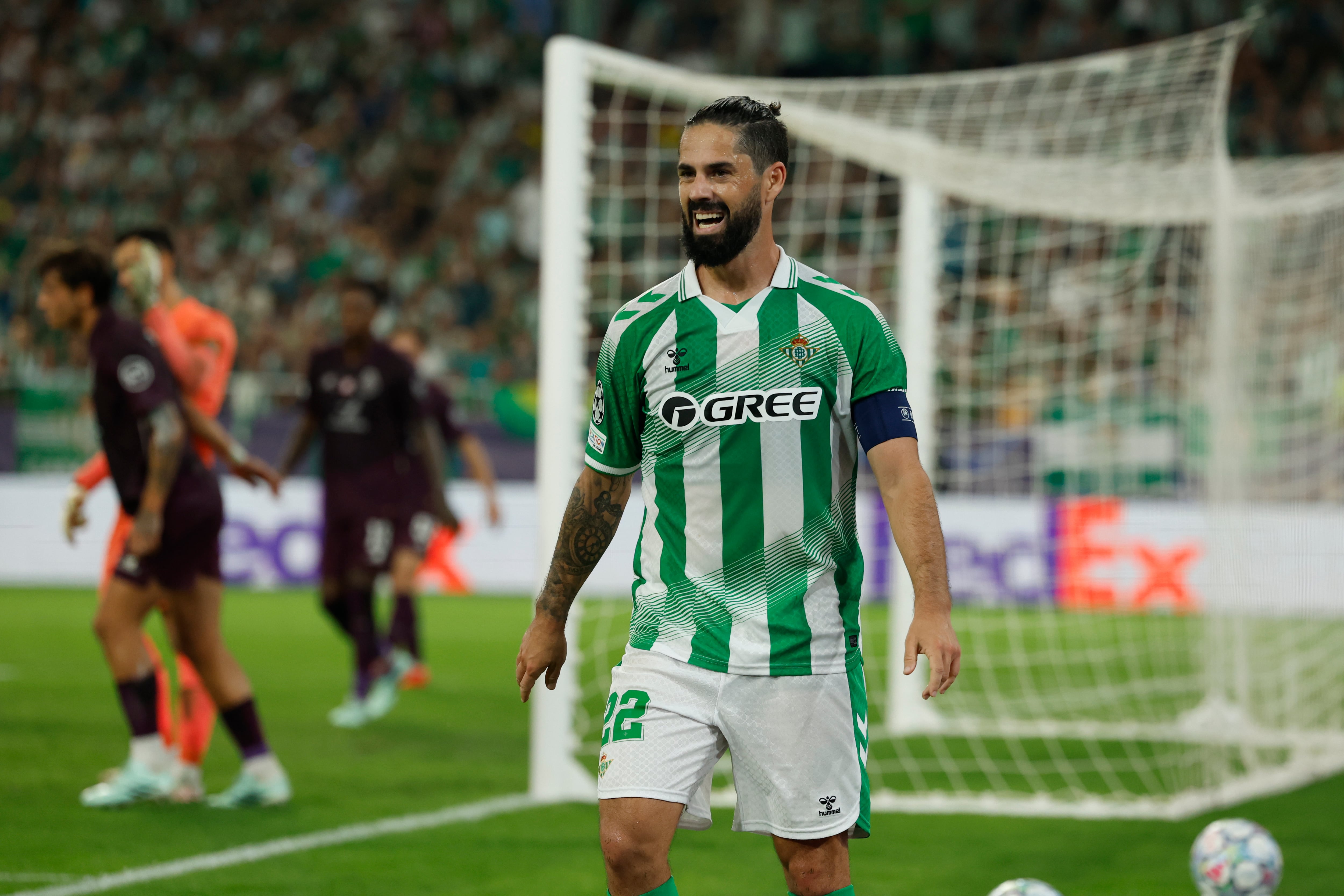 Pleno al verde: Isco desatasca al Betis desde el punto de penalti ante el Feyenoord y corona un ejercicio de pura resistencia hasta el final