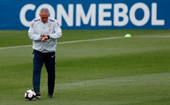 En la imagen, el entrenador