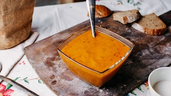 Salsa de zanahoria: una receta ligera y llena de sabor para acompañar carnes, pescados y darle más profundidad a tus platos