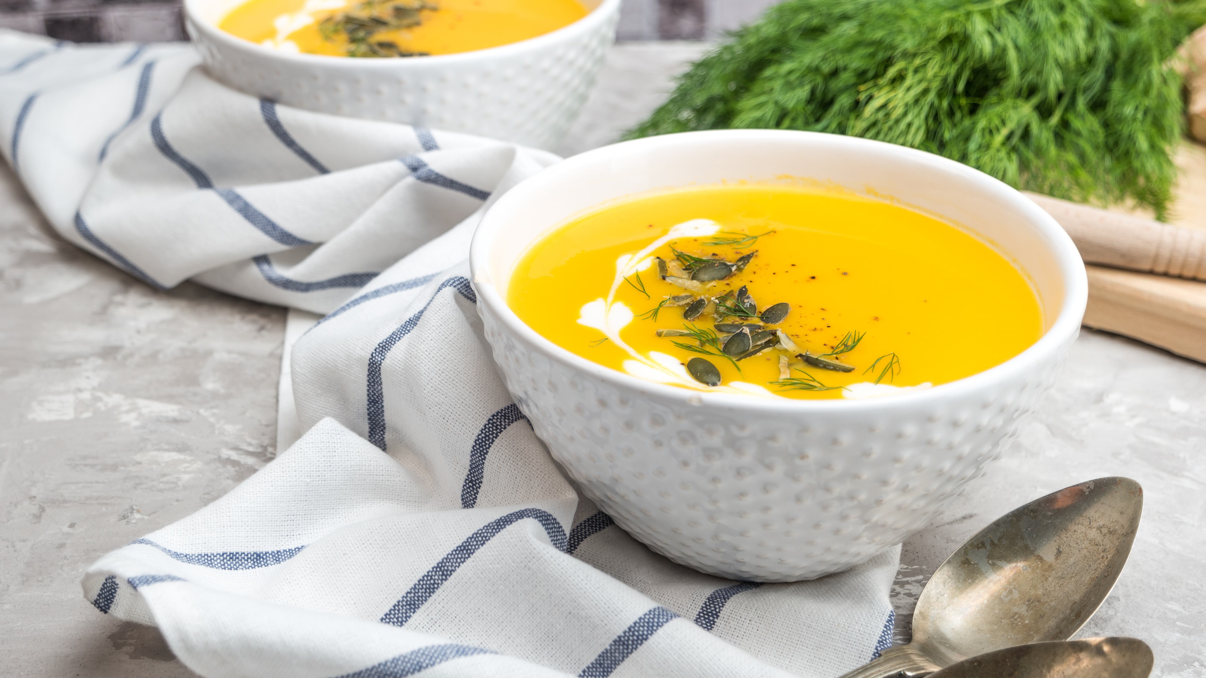 Sopa de hinojo y calabaza: una receta fácil, suave y perfecta para los días fríos