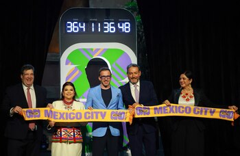 Clara Brugada develó el reloj