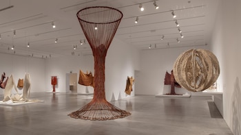 El Museo Reina Sofía "recupera la vida" de las piezas de Aurèlia Muñoz en la muestra 'Entes'